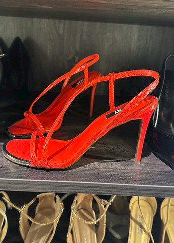 DKNY Turuncu Parlak  İnce Topuklu Kadın Ayakkabı - Görsel 2