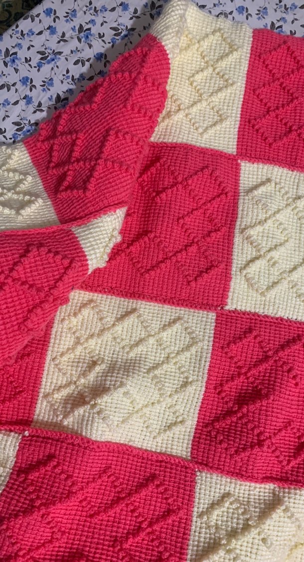 Pembe Kareli Örgü Çocuk Battaniyesi - Görsel 2