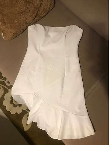 Beyaz straplez mini elbise