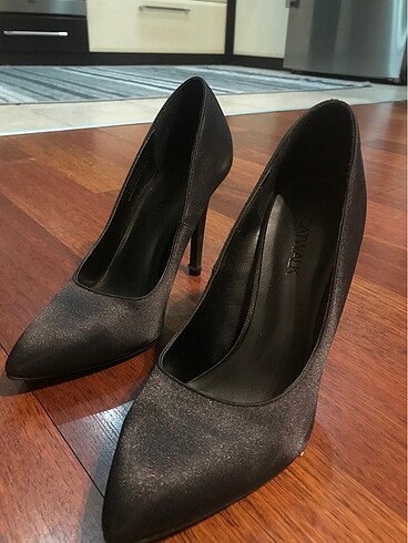 Siyah stiletto