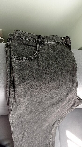 44 Beden gri Renk Mim kot pantolon kumaşı yumuşak sadece bir kere giyildi. Yıkandı