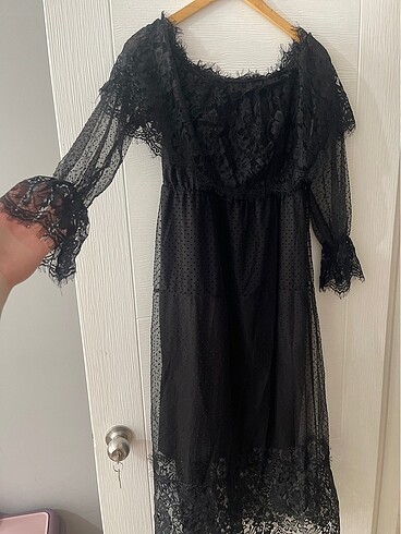 Madonna Yaka Siyah Tül Detaylı Elbise