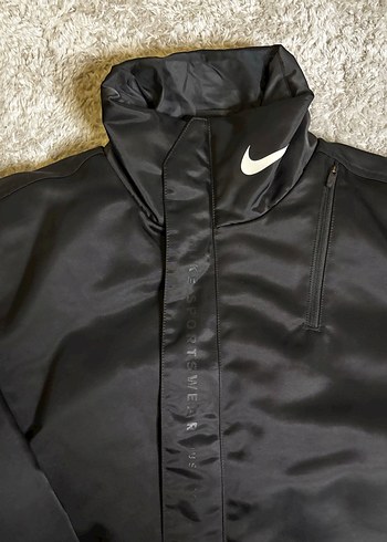 Nike Siyah Rüzgarlık Mont - Görsel 3