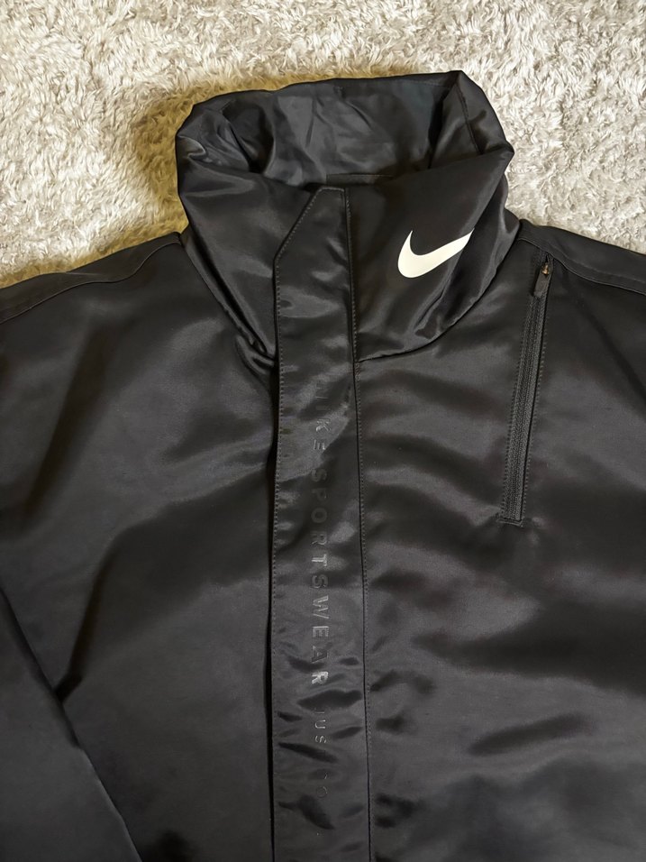 Nike Siyah Rüzgarlık Mont - Görsel 3