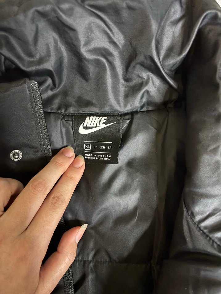 Nike Siyah Rüzgarlık Mont - Görsel 2