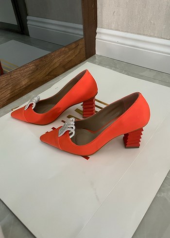 Turuncu ayakkabı - Görsel 2