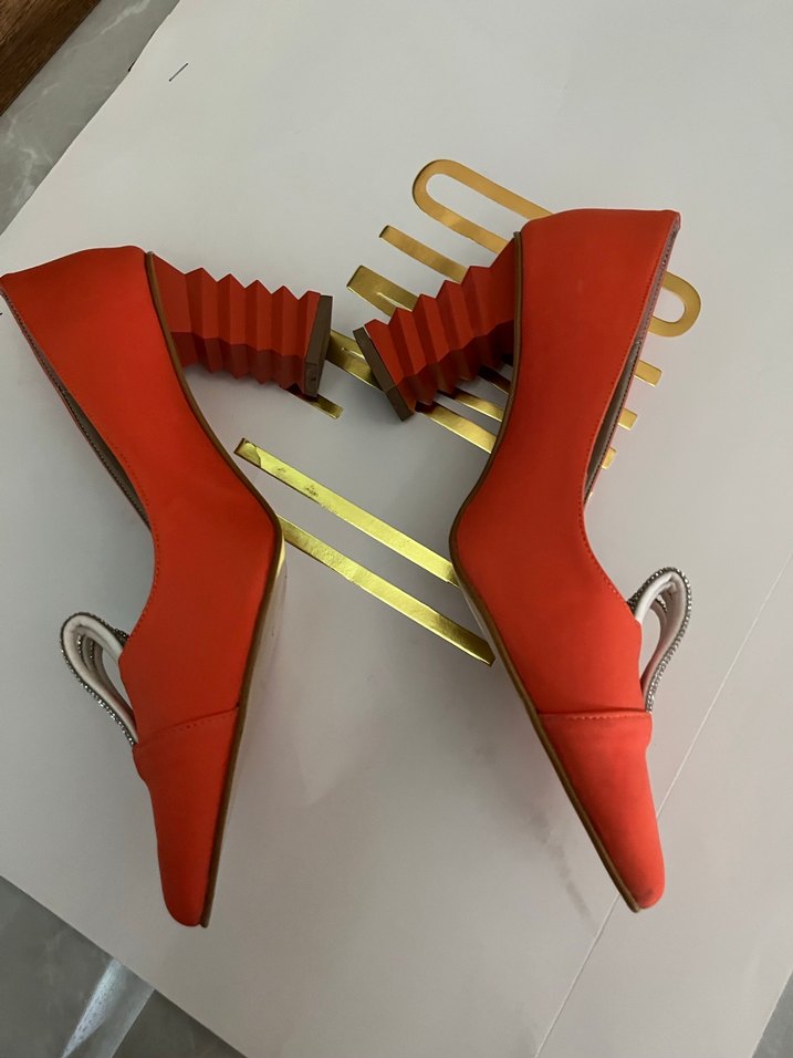 Turuncu ayakkabı - Görsel 4