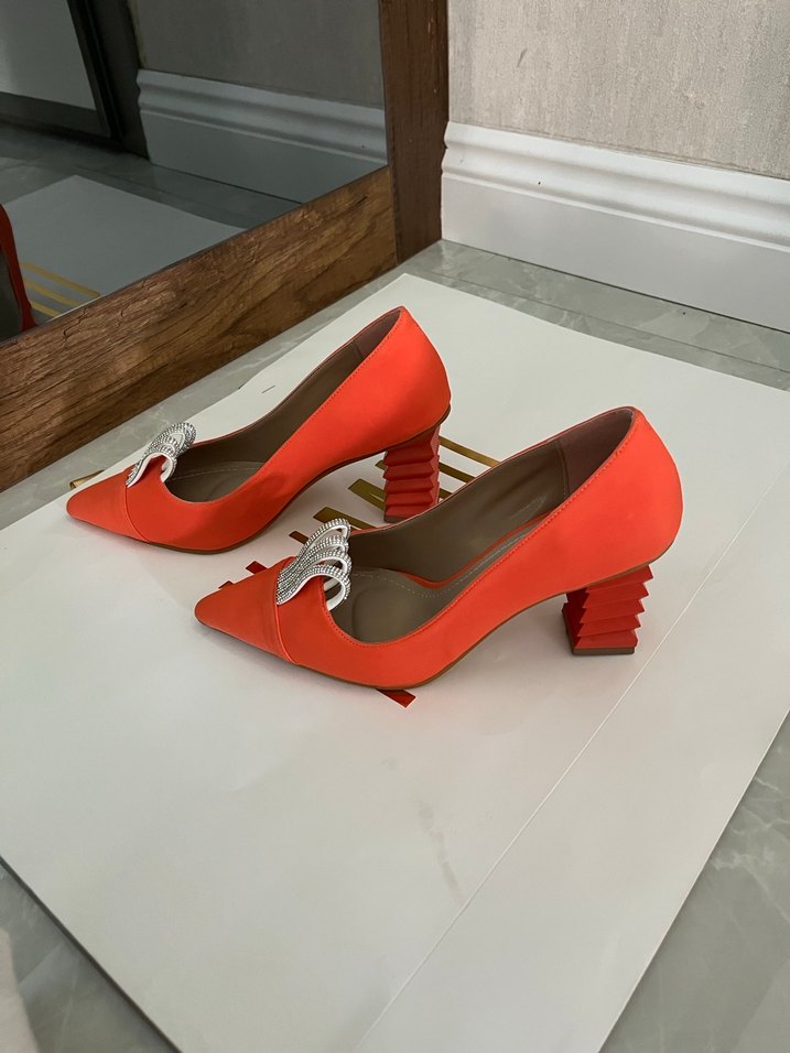 Turuncu ayakkabı - Görsel 2