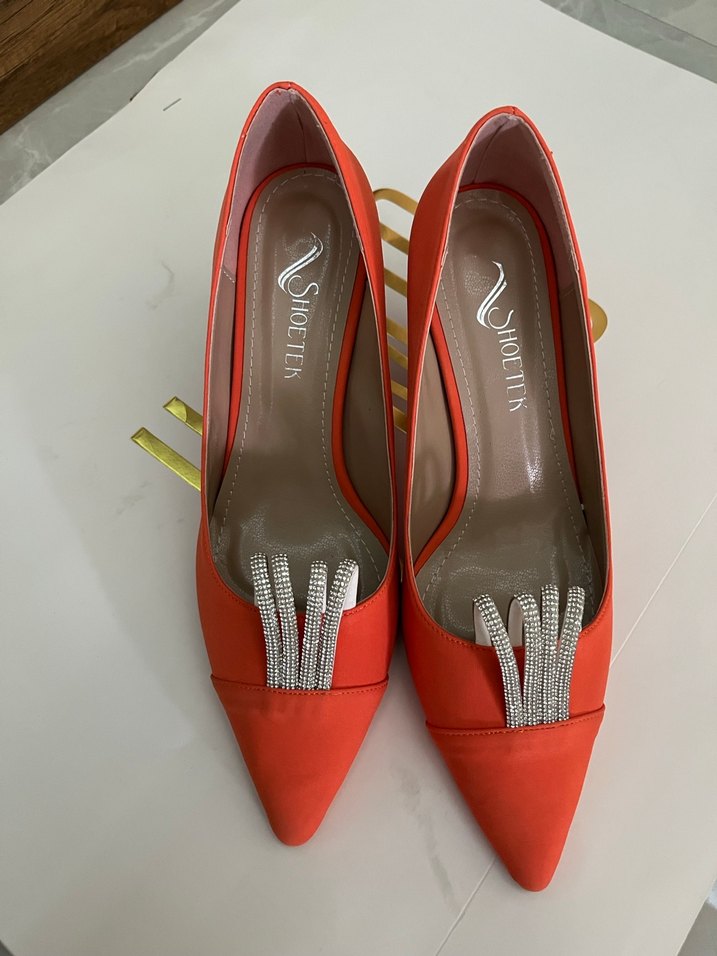 Turuncu ayakkabı - Görsel 3