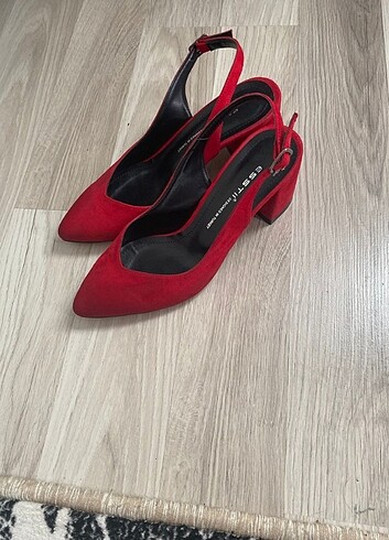 37 Beden Kadın topuklu kırmızı ayakkabı 