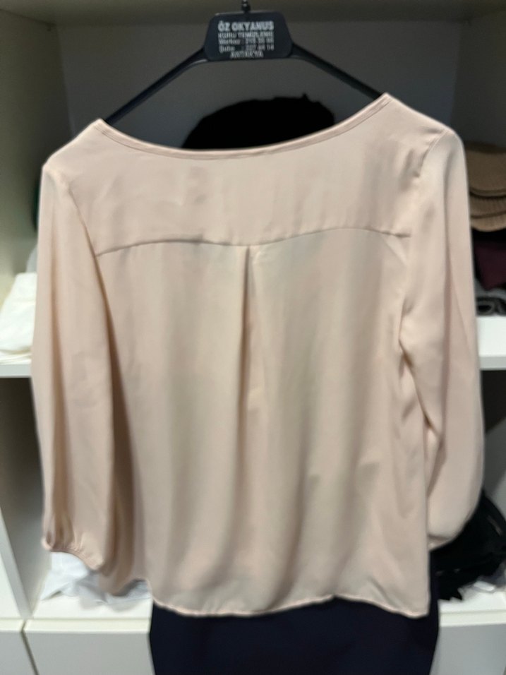 Bej V Yaka Düğmeli Kadın Gömlek - Görsel 3