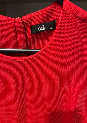 Kısa Kollu Kırmızı Midi Triko Elbise - Görsel 2