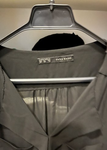 Siyah V Yaka Fırfırlı Kadın Gömlek - Görsel 2