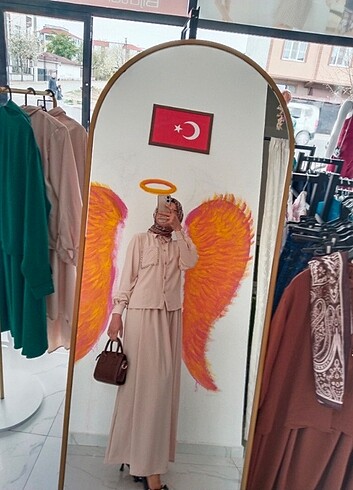 Diğer S bedenden xl ye kadar mevcuttur