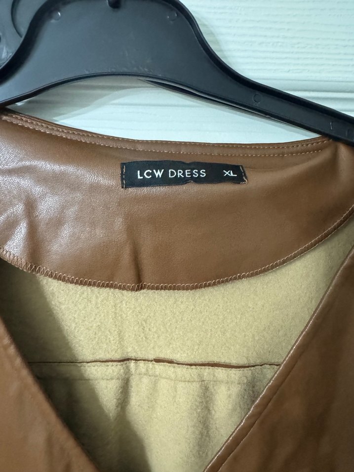 Kahverengi Parlak Deri Kemerli Midi Elbise - Görsel 4