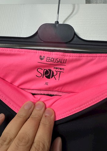 Pembe V Yaka Uzun Kollu Bluz ve Siyah Yazılı Tayt - Görsel 4