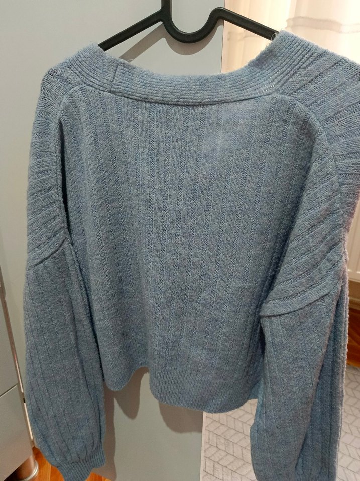 Düğmeli Gri V Yaka Kadın Hırka - Görsel 3