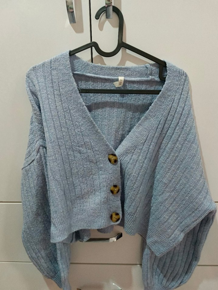 Düğmeli Gri V Yaka Kadın Hırka - Görsel 4