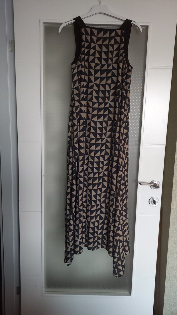 Bej Siyah Desenli Kolsuz elbise - Görsel 4