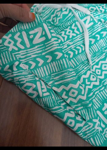 Turkuaz Desenli Bol Kesim Erkek Mayo Şortu - Görsel 5