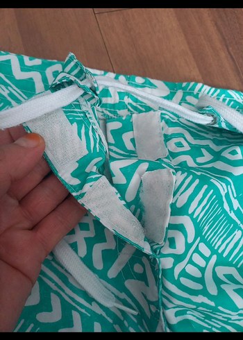 Turkuaz Desenli Bol Kesim Erkek Mayo Şortu - Görsel 3