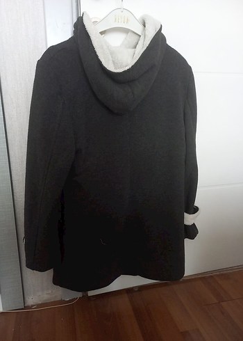 Kapüşonlu çift düğmeli içi kalın güzel kaban - Görsel 2