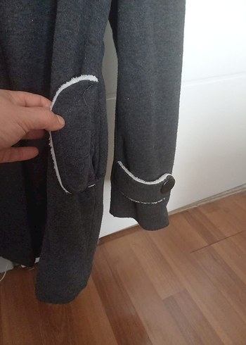 Kapüşonlu çift düğmeli içi kalın güzel kaban - Görsel 3