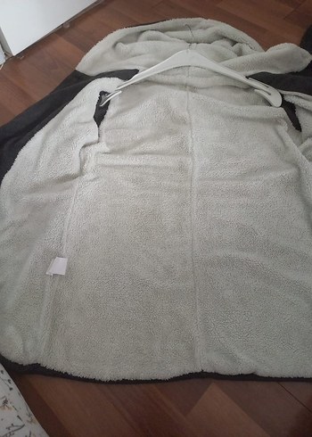 Kapüşonlu çift düğmeli içi kalın güzel kaban - Görsel 4