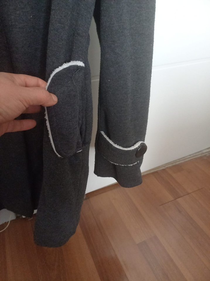 Kapüşonlu çift düğmeli içi kalın güzel kaban - Görsel 3