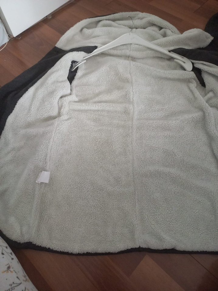 Kapüşonlu çift düğmeli içi kalın güzel kaban - Görsel 4