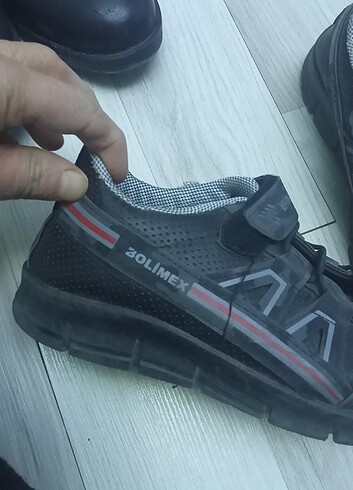32 Beden gri Renk Çocuk spor ayakkabı yırtığı söküğü yok 