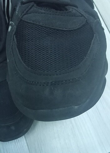 42.5 Beden siyah Renk Tabanı geniş erkek spor ayakkabı 42.43 numara uygun 