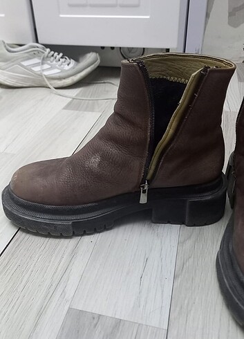 Yurtdışından alındı 39 numara yırtığı söküğü yok sadece boyanaca