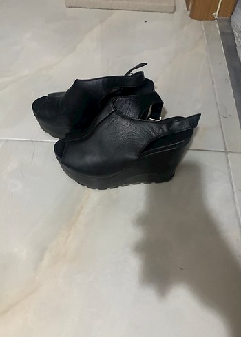 Kadın Siyah Dolgu Topuklu bağcıklı Ayakkabı