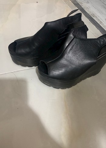 37 Beden Kadın Siyah Dolgu Topuklu bağcıklı Ayakkabı