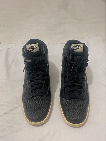 İçten topuklu Nike ayakabı 