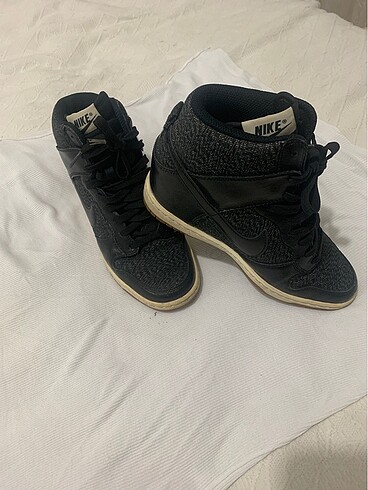 Nike İçten topuklu Nike ayakabı