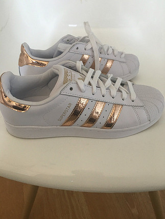 40 Beden Adidas süperstar sayılı giyilmiştir sıfırdan farksızdır 40 numar