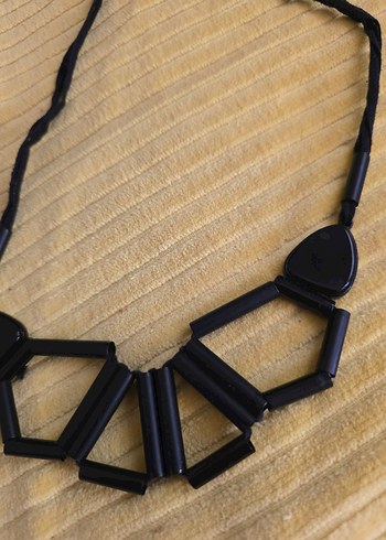 Accessorize Siyah Boncuklu Gotik Midi Kolye