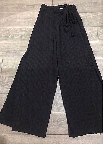 Yırtmaçlı pantolon