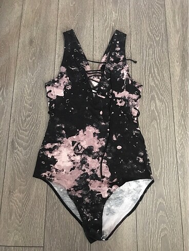 V yaka bodysuit
