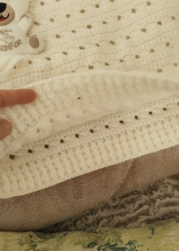 Nakışlı Beyaz Örgü Kız çocuk süveter - Görsel 3