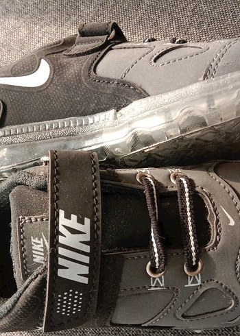 30 Beden siyah Renk 30 nm.Nike Erkek Çocuk Siyah Gri Spor Ayakkabı