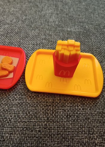 Çocuklar için renkli sarı tabak ve oyuncak seti 2 li - Görsel 3