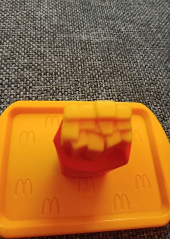 Çocuklar için renkli sarı tabak ve oyuncak seti 2 li - Görsel 6