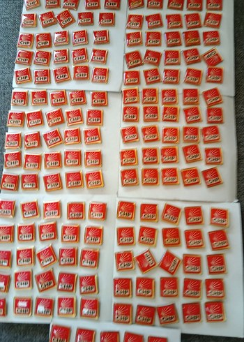 Yeni 175 adet Kırmızı yaldızlı altioklar rozetler - Görsel 7