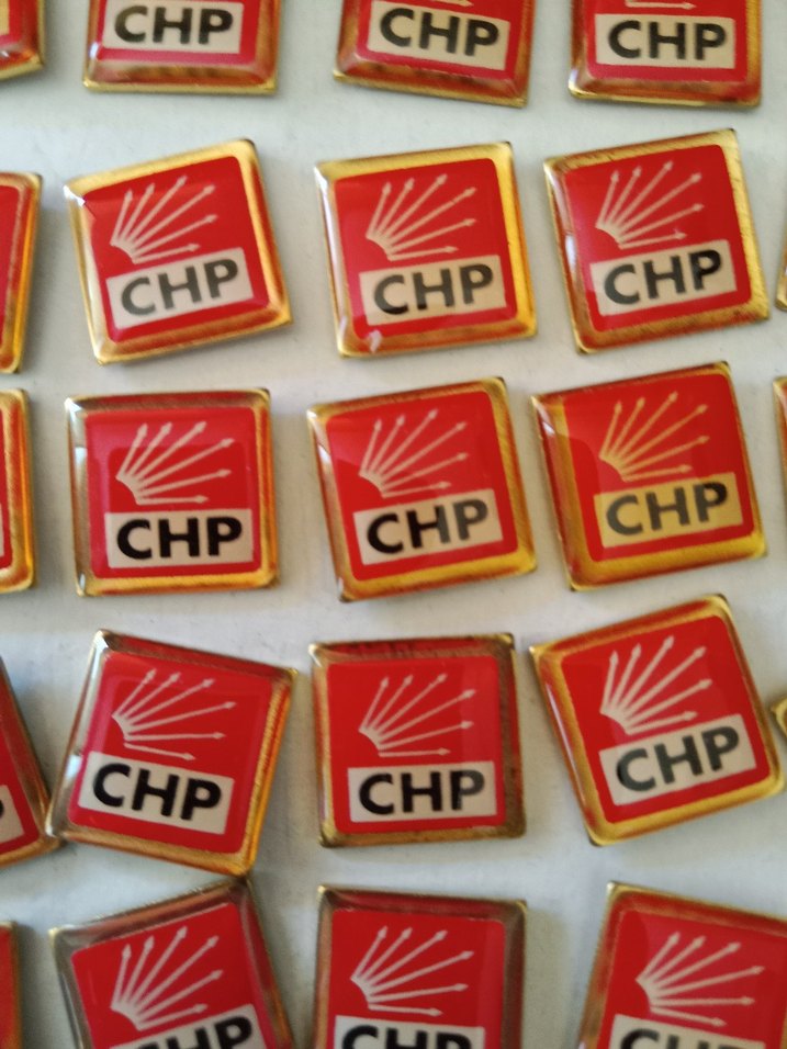 Yeni 175 adet Kırmızı yaldızlı altioklar rozetler - Görsel 2