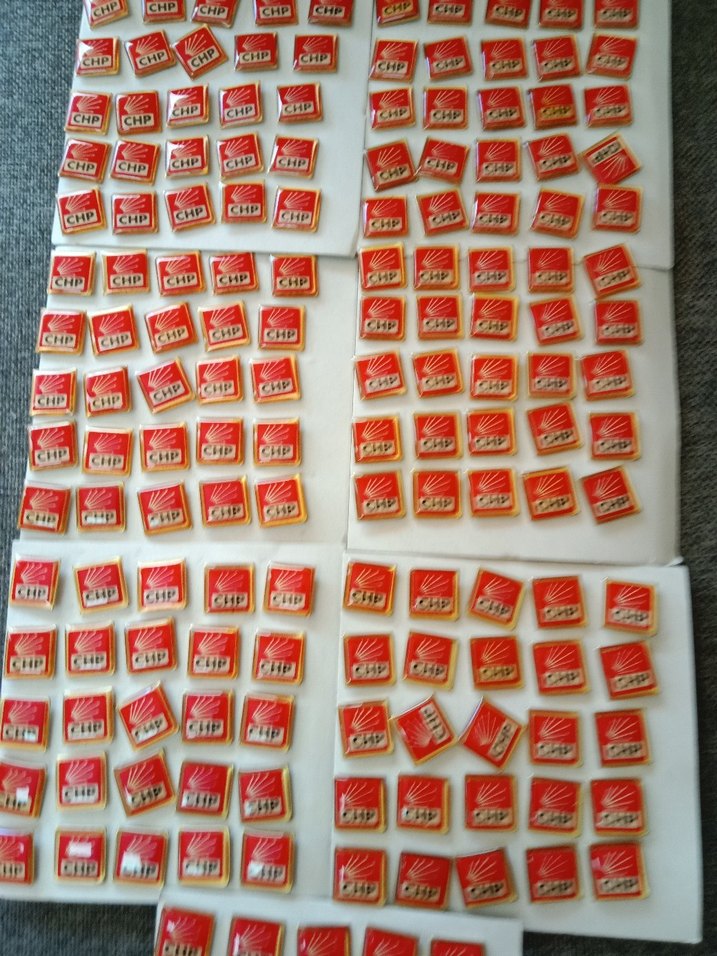 Yeni 175 adet Kırmızı yaldızlı altioklar rozetler - Görsel 3