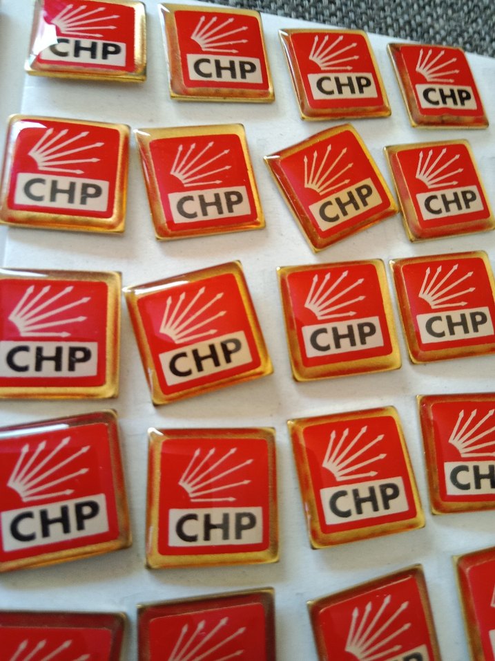 parlak Kırmızı CHP Vintage yeni 50 li rozetler - Görsel 5