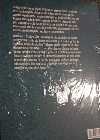 Beden Renk Uluslararası İlişkilere Giriş Kitabı